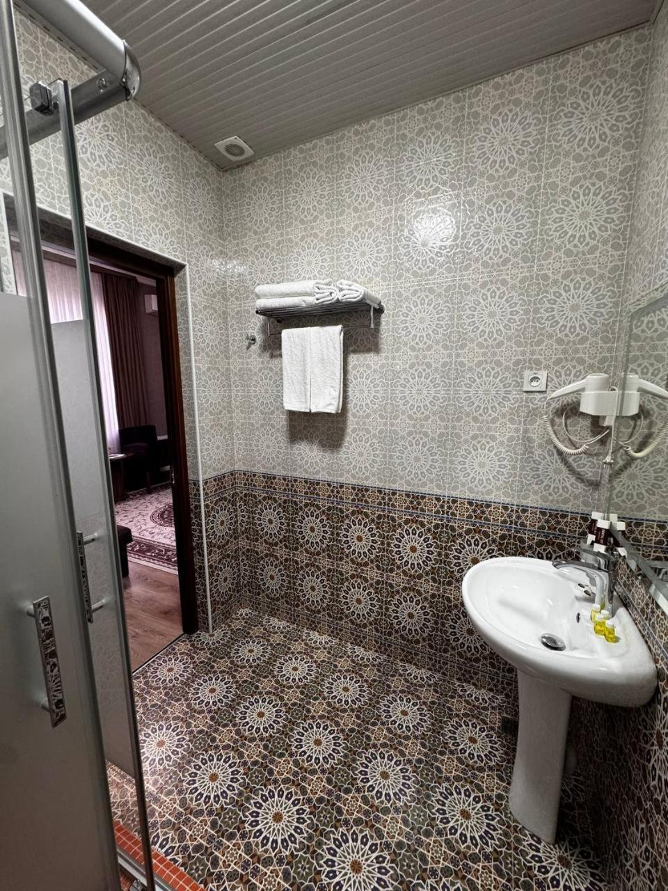 Ark Billur Halal Hotel Tasjkent Exteriör bild